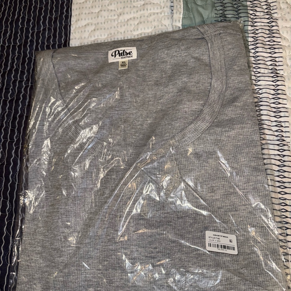 Pulse Boutique Gray Long Sleeve Shirt